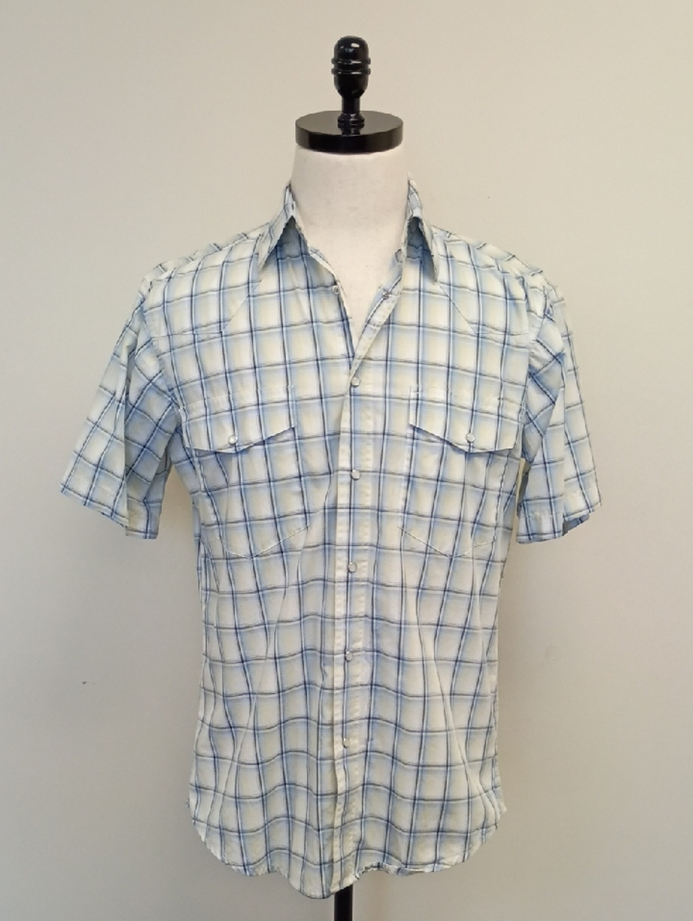 Wrangler Blue Plaid Short Sleeve Button Down Shirt Men’s Size Medium